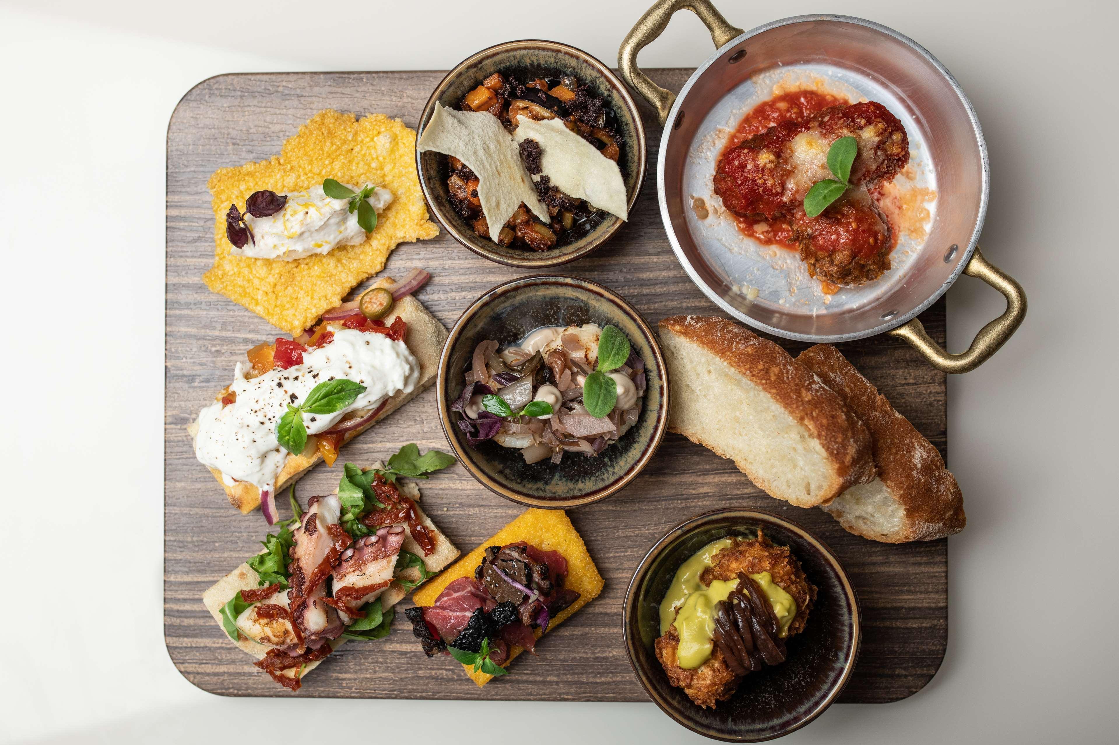 Radisson Collection Hotel, Palazzo Nani ヴェネツィア エクステリア 写真 A selection of tapas