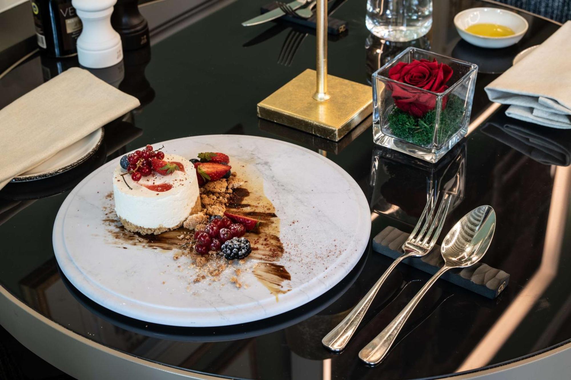 Radisson Collection Hotel, Palazzo Nani ヴェネツィア エクステリア 写真 A dessert at the restaurant