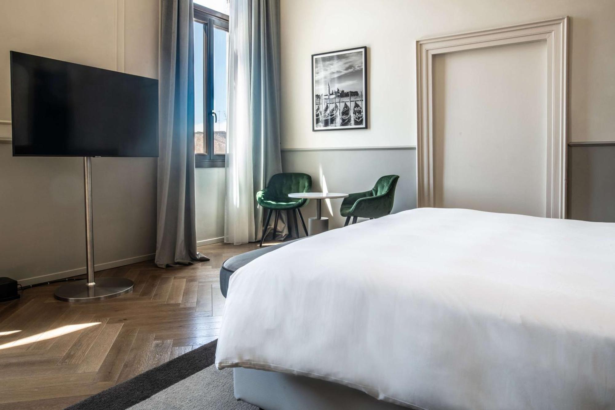 Radisson Collection Hotel, Palazzo Nani ヴェネツィア エクステリア 写真 A room at the hotel