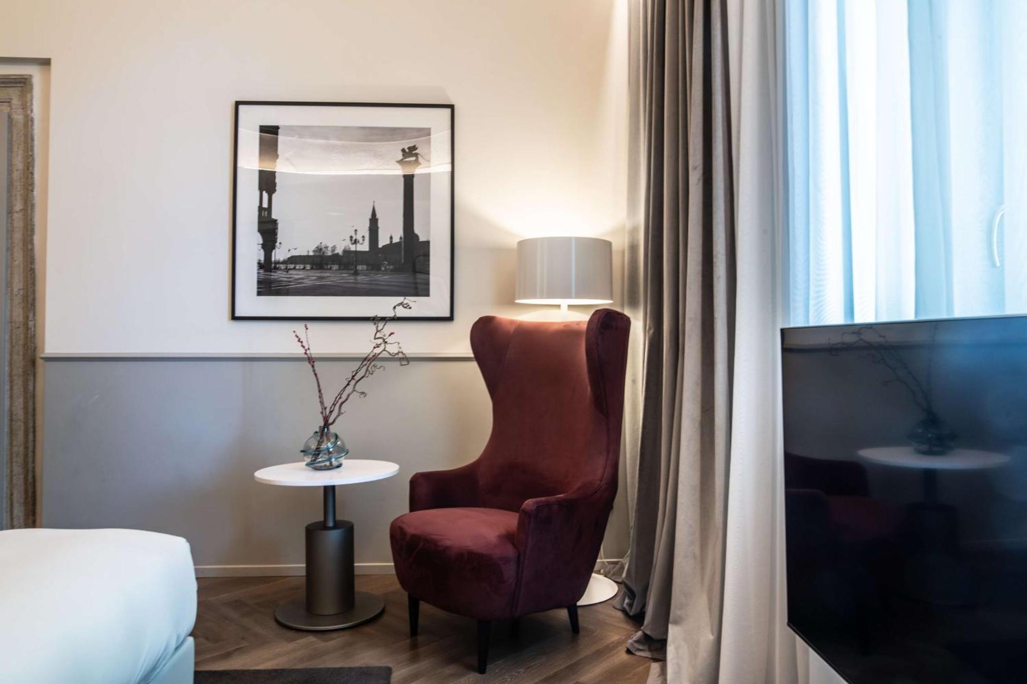 Radisson Collection Hotel, Palazzo Nani ヴェネツィア エクステリア 写真 A room at the hotel