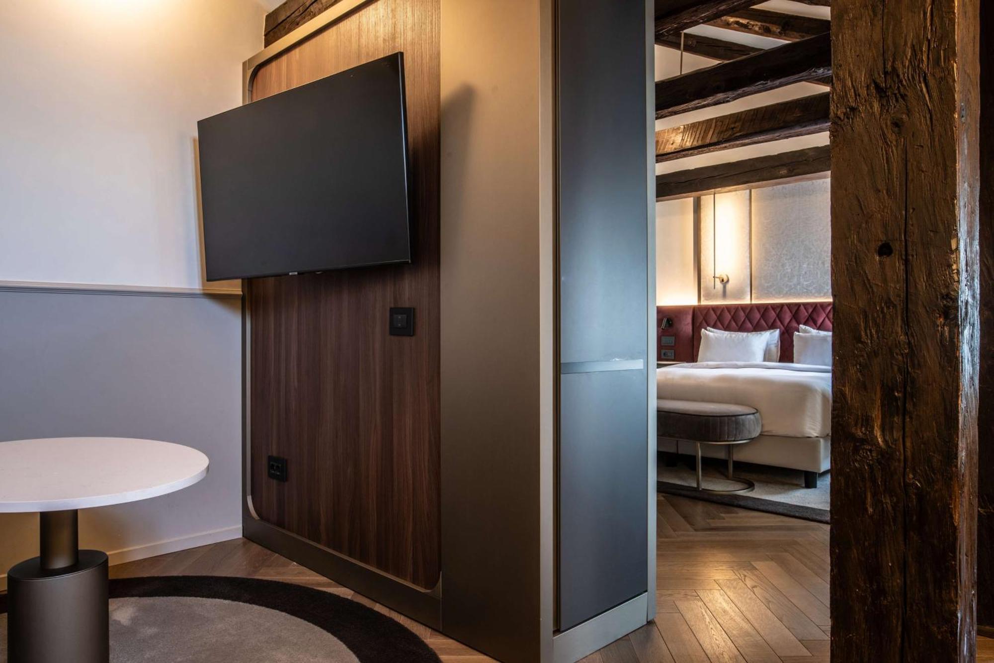 Radisson Collection Hotel, Palazzo Nani ヴェネツィア エクステリア 写真 A room at the hotel