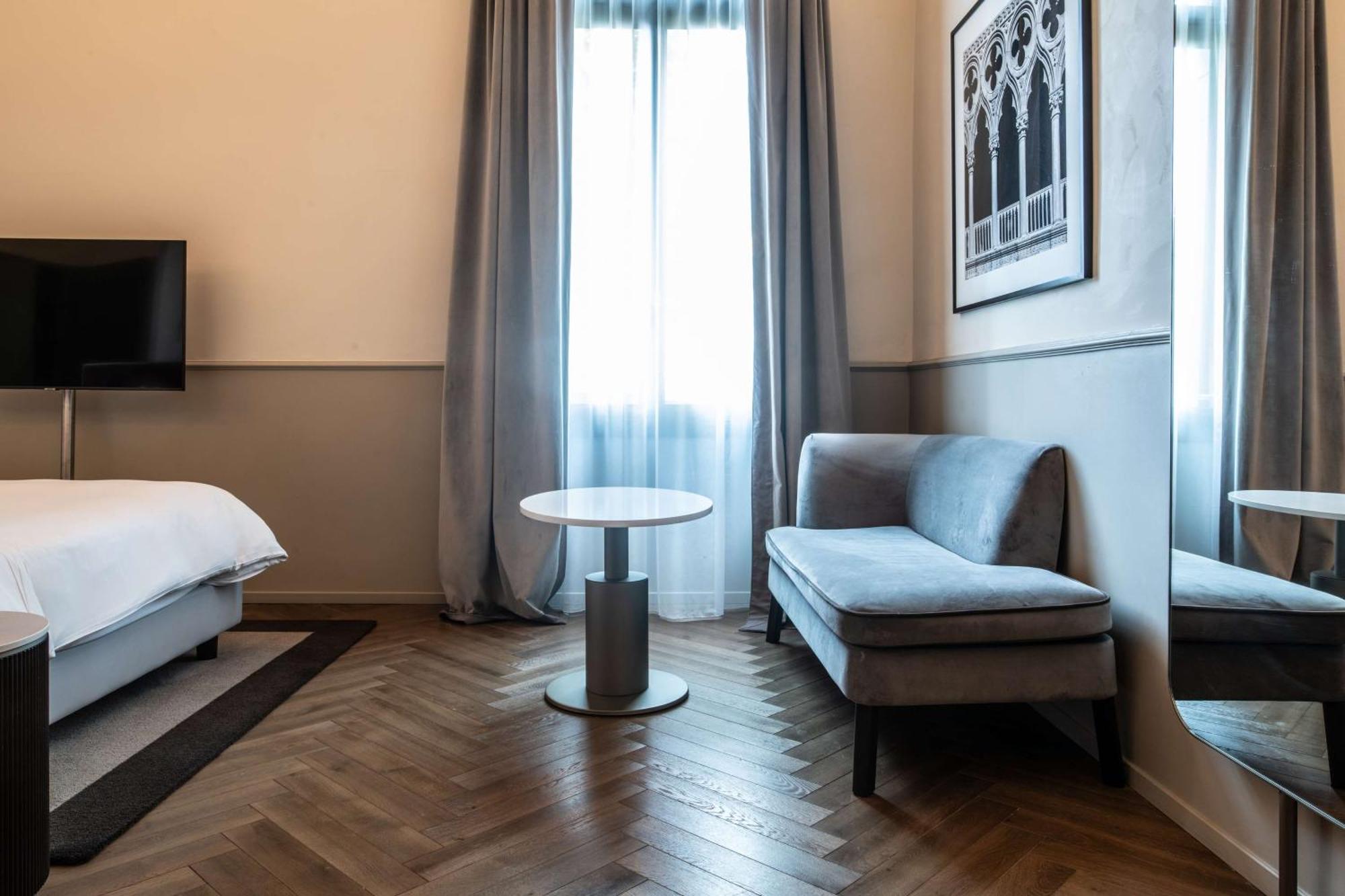 Radisson Collection Hotel, Palazzo Nani ヴェネツィア エクステリア 写真 A room at the hotel