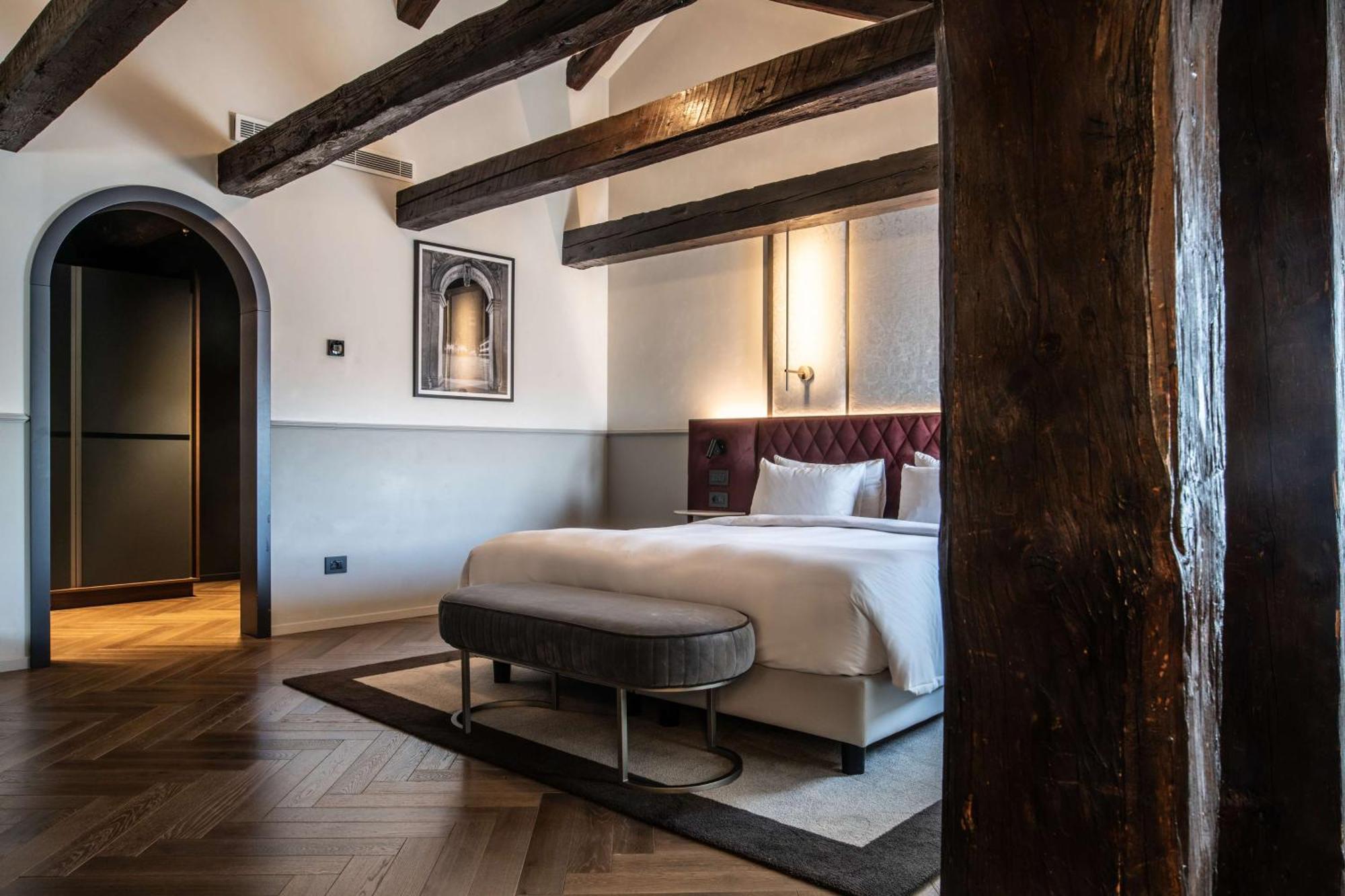 Radisson Collection Hotel, Palazzo Nani ヴェネツィア エクステリア 写真 A bedroom at the hotel