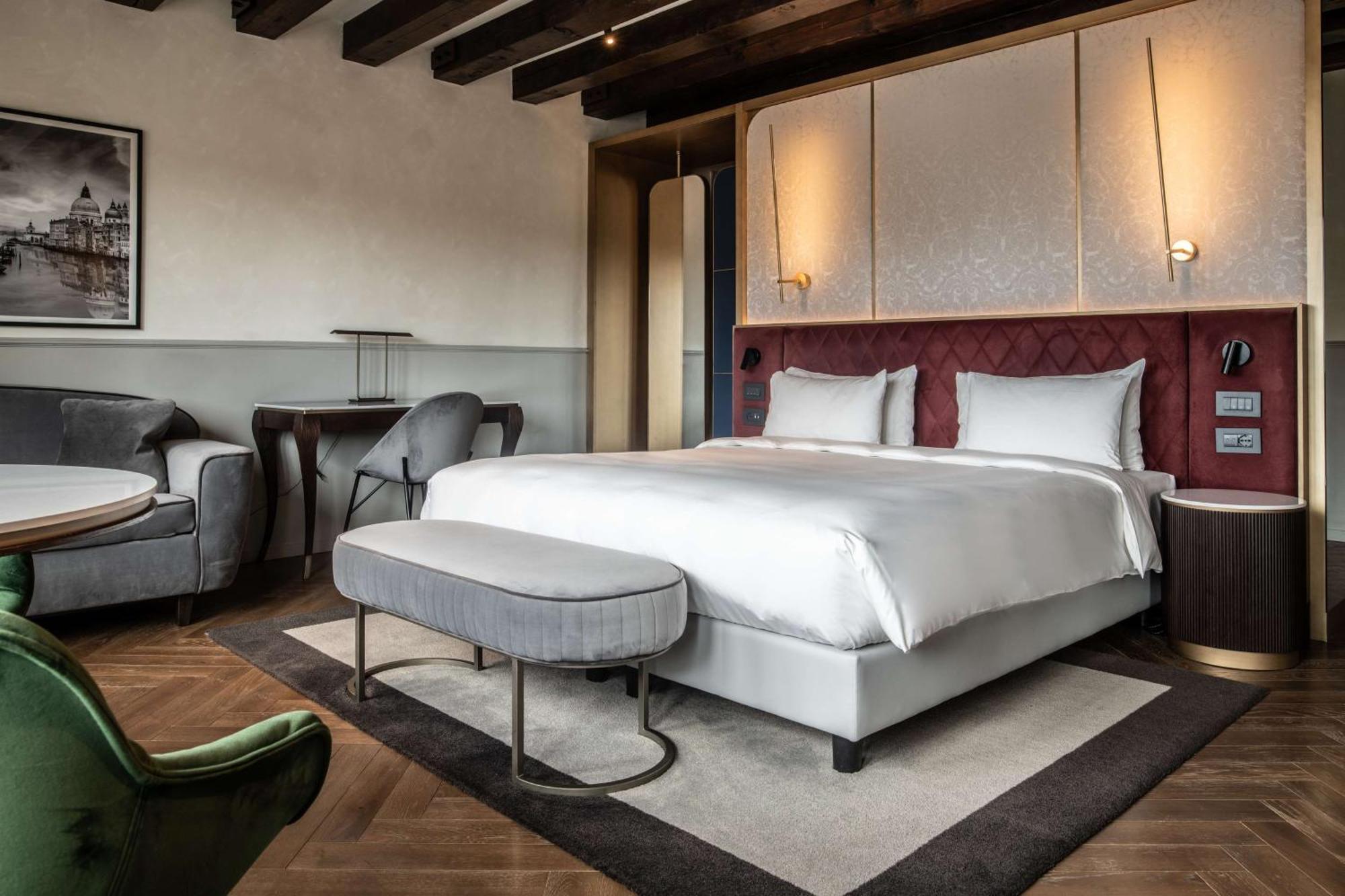 Radisson Collection Hotel, Palazzo Nani ヴェネツィア エクステリア 写真 A bedroom at the hotel